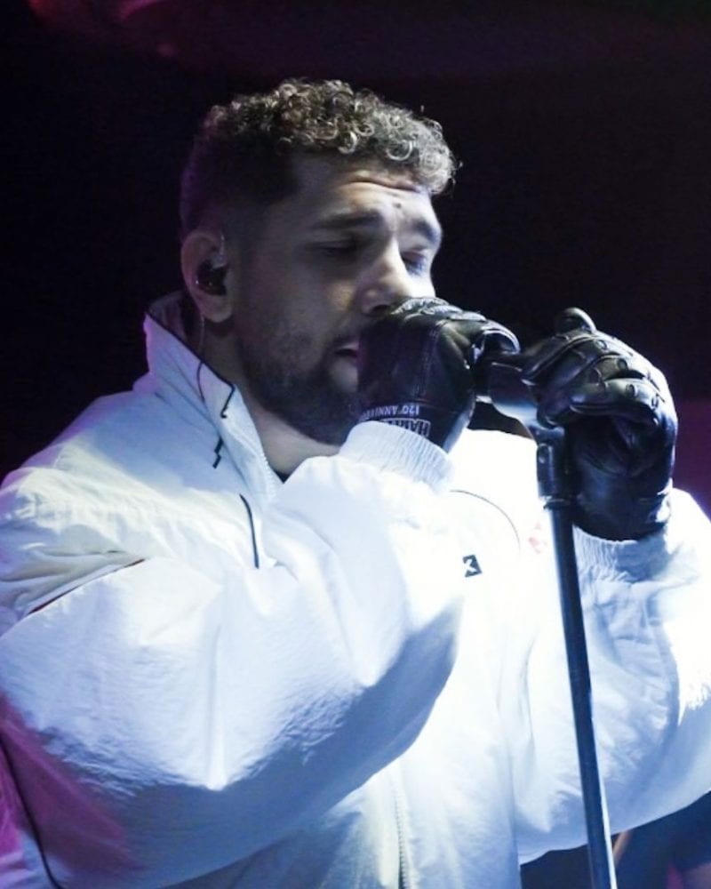 Lege-Cy: On Performing in intimate settings 