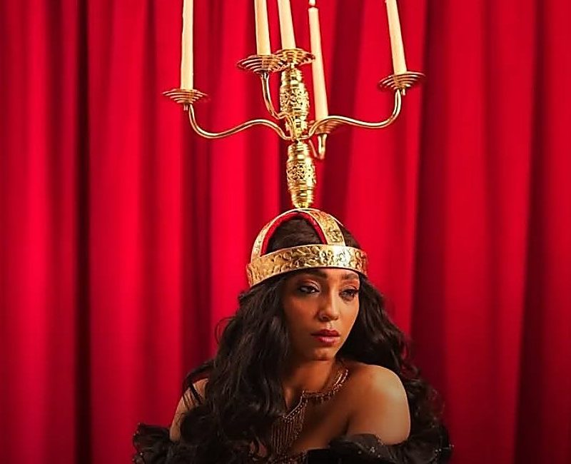 Nagham Saleh’s ‘Cabaret’ is about keeping up the front