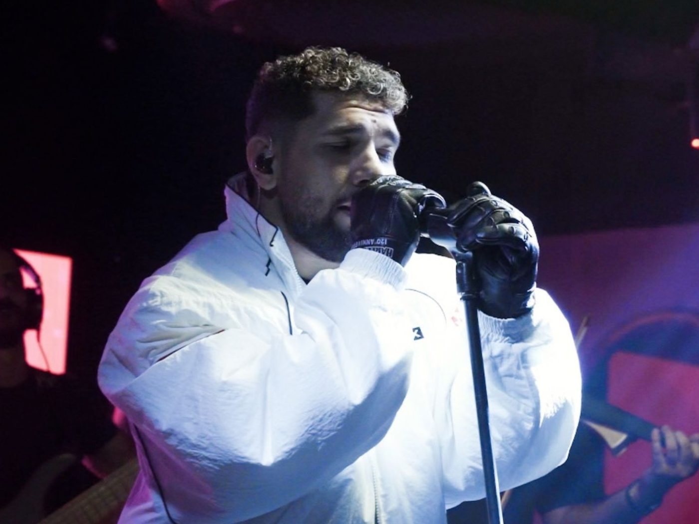 Lege-Cy: On Performing in intimate settings 